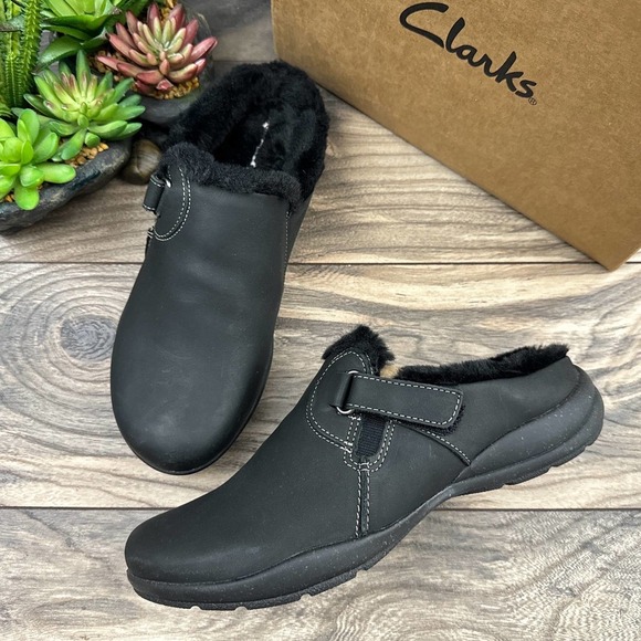 Clarks Shoes - NIB Clarks Roseville 8.5M 39.5 Black Leather Faux Fur Lined Slip On Clogs